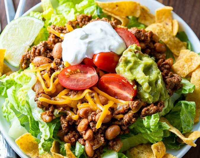 “Craving something fast and flavorful? This quick taco salad recipe is your perfect weeknight dinner—loaded with beef, veggies, and zesty dressing in under 30 minutes!”