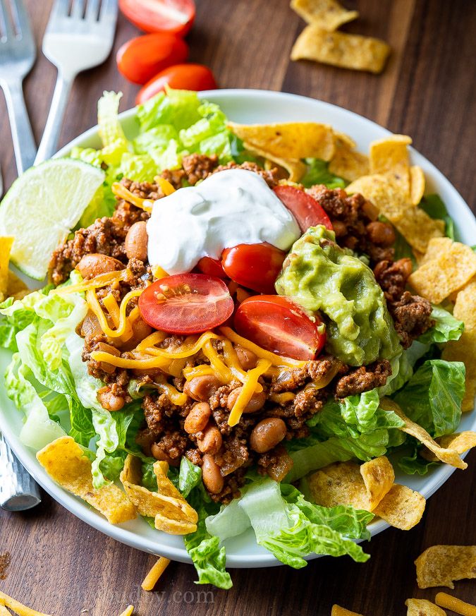 “Craving something fast and flavorful? This quick taco salad recipe is your perfect weeknight dinner—loaded with beef, veggies, and zesty dressing in under 30 minutes!”
