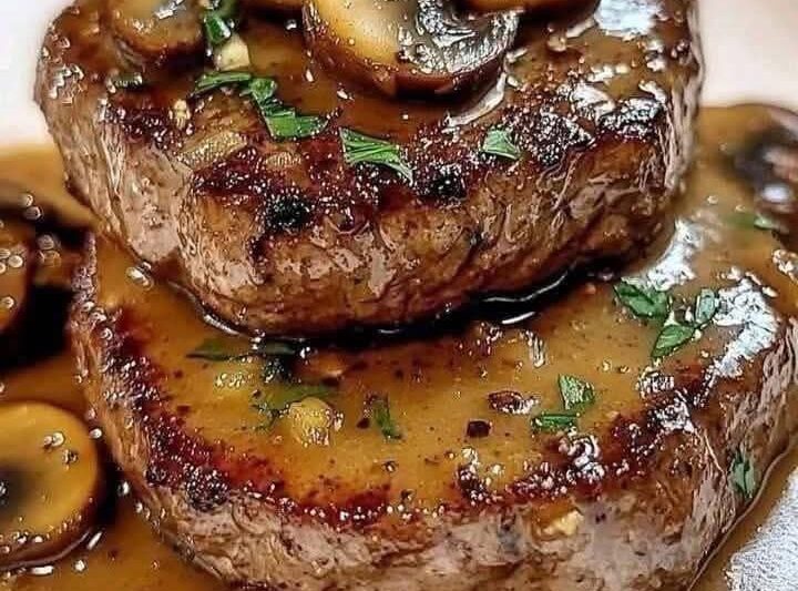 “The Ultimate Beef Steaks with Mushroom Sauce – A Juicy, Irresistible Dinner You’ll Love”