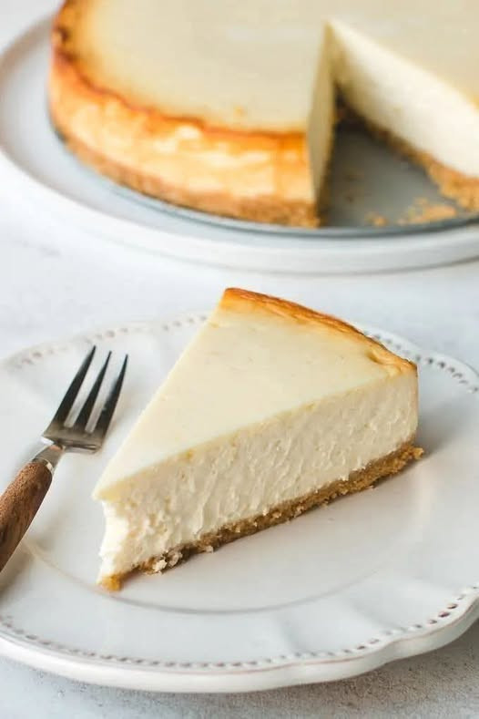 Learn how to make the best creamy cheesecake with this easy, step-by-step recipe. Perfectly smooth texture, rich flavor, and no cracks—just bakery-style results every time!